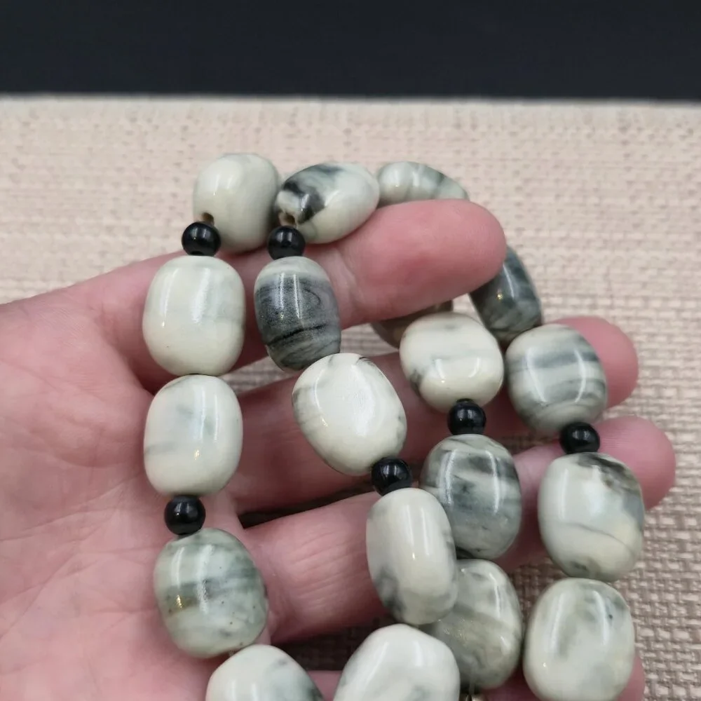 18 Inch Feather Gray Calcite Stone Chunky Necklace B1000 - Picture 3 of 6